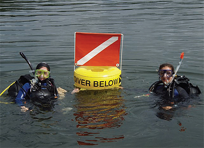 WPC Aquatic Ecologists Mary Walsh and Beth Meyer prepare for a
timed search for mussels using scuba gear.